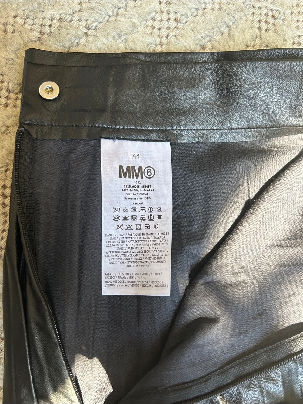 Maison Margiela Black Pleated Pleather Skirt - Picture 3 of 3